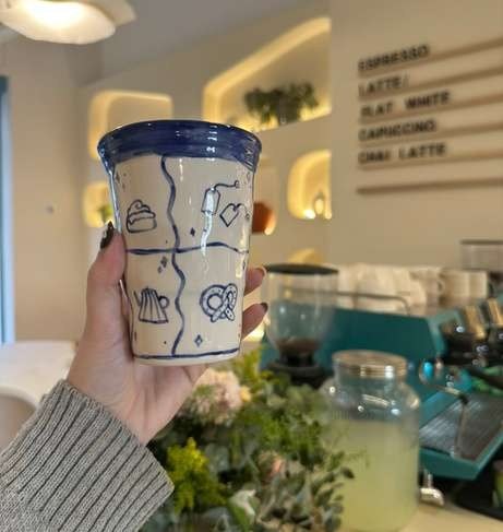 Vaso de café ilustrado a mano